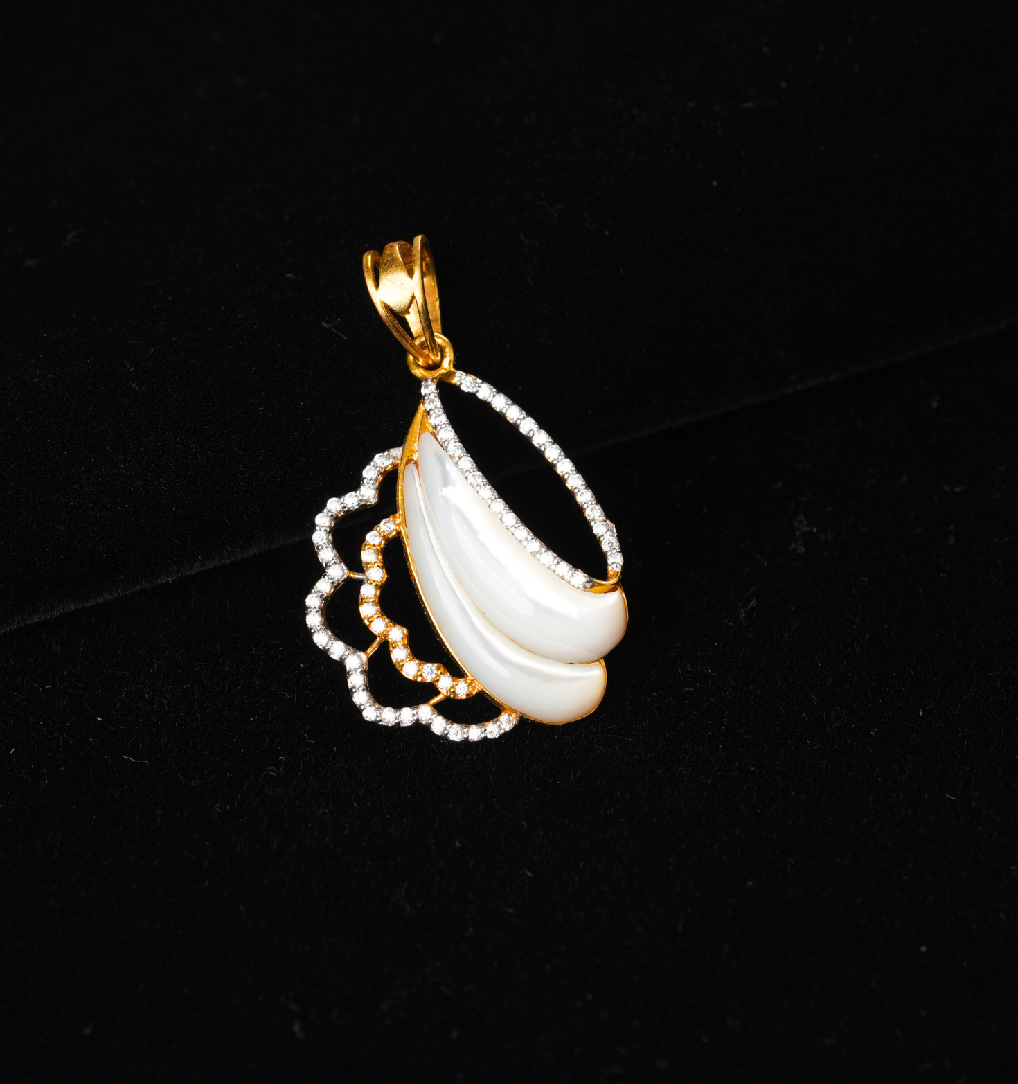 MOP Pendent [4.900Gram ] 18kt