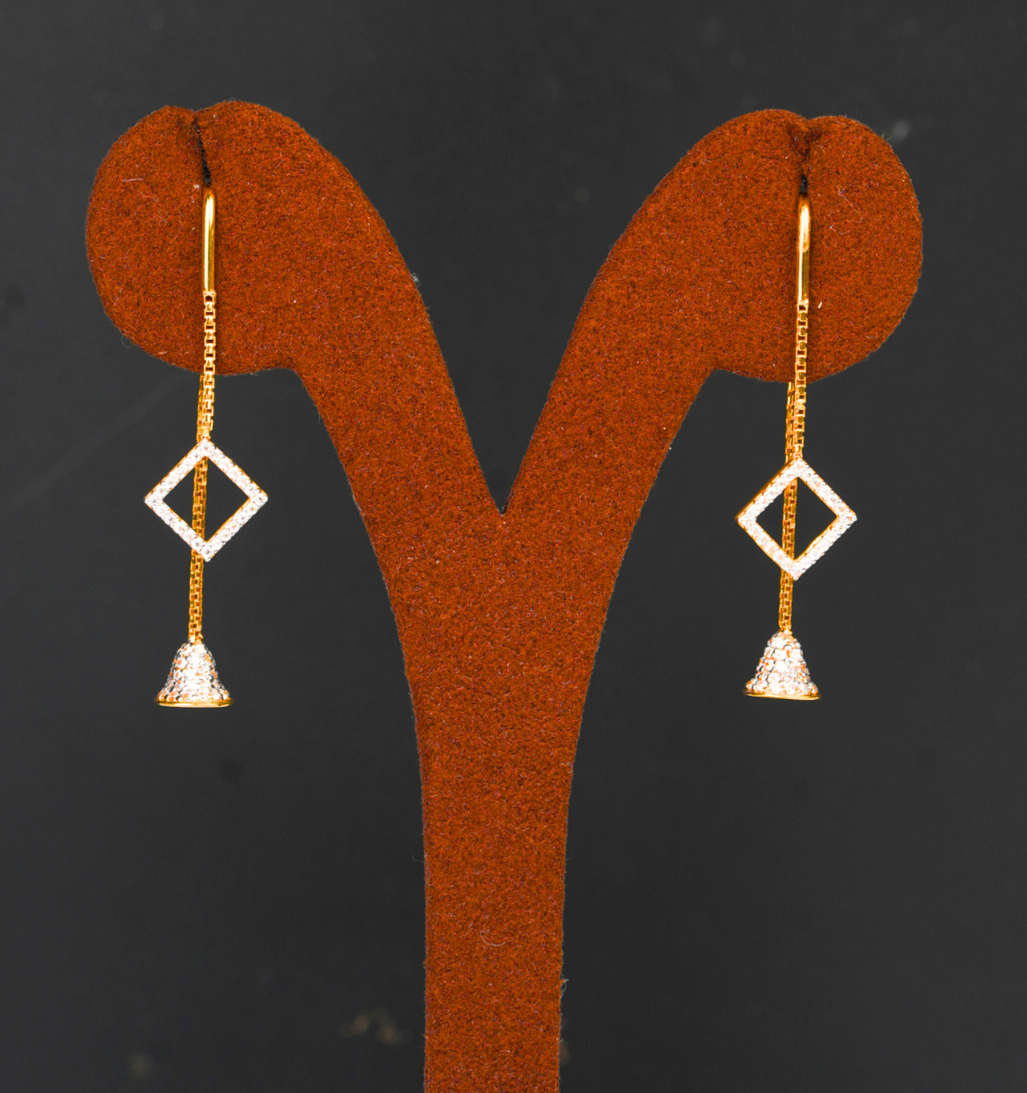 Suidhaga Stud[ 3.940 Gram ] 22kt