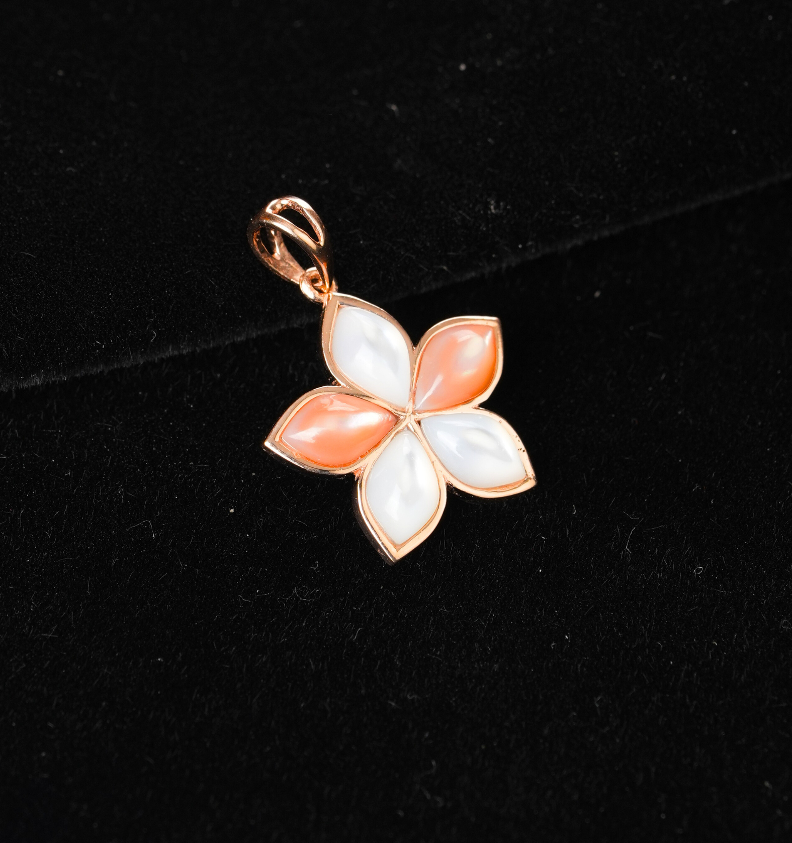 MOP pendent [ 1.450 Gram ] 18kt