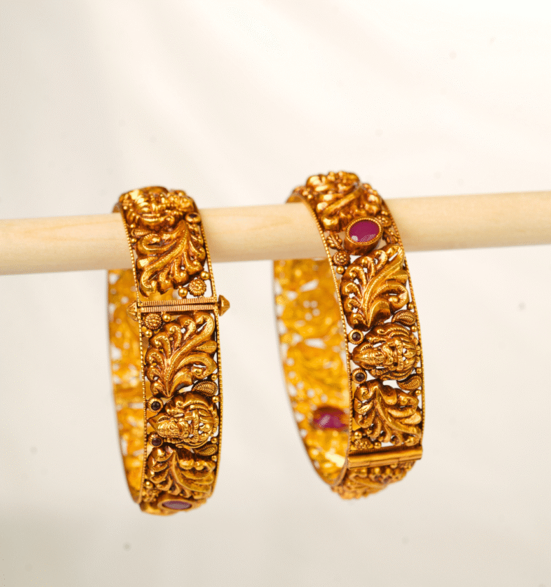 Antique Bangles [ 38.610 Gram ] - 22Kt - Image 2